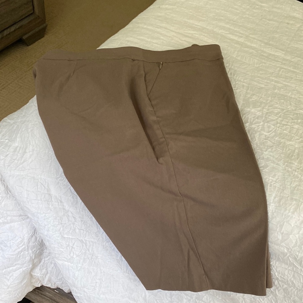 Chico’s stretch shorts size 2.5, dark khaki